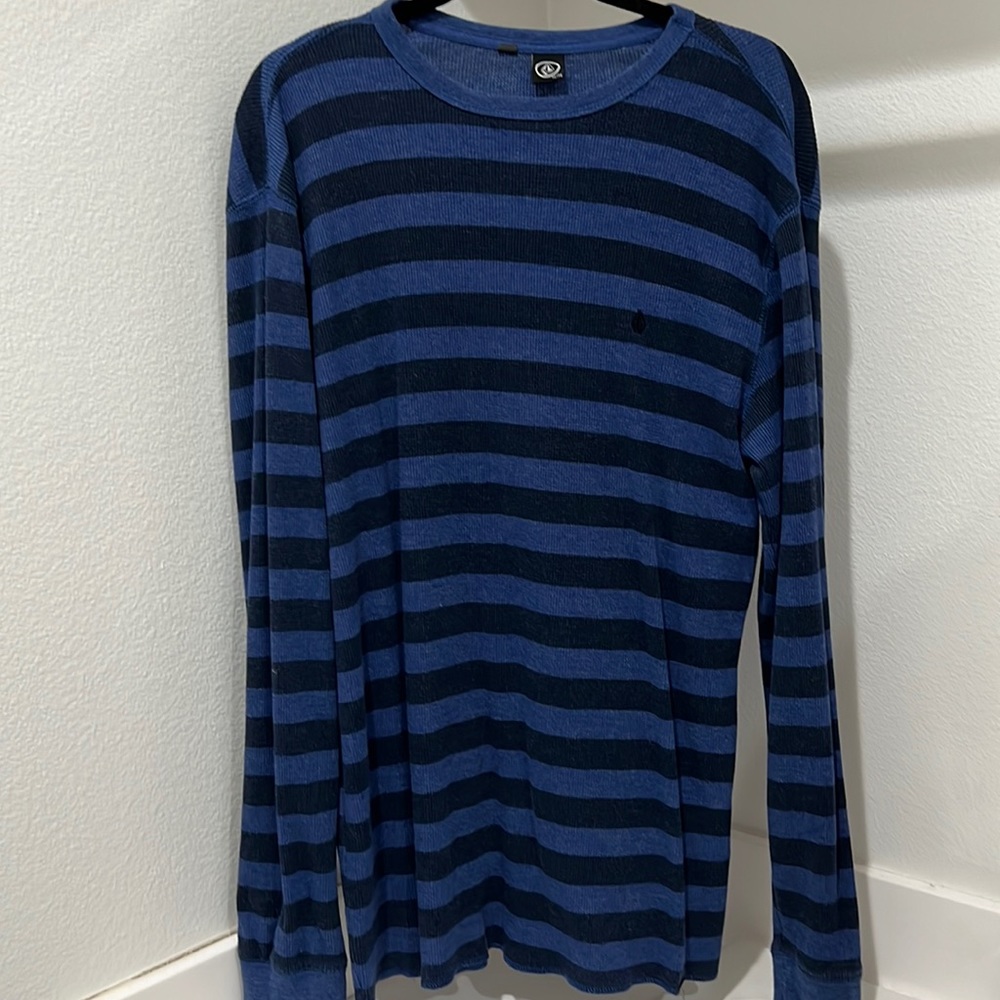 Men’s Volcom Thermal-like Long-Sleeve, size XL, great condition. Looks Brand New